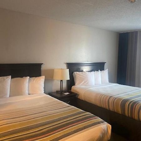 Country Inn & Suites By Radisson, Kansas City At Village West, Ks Bonner Springs Экстерьер фото