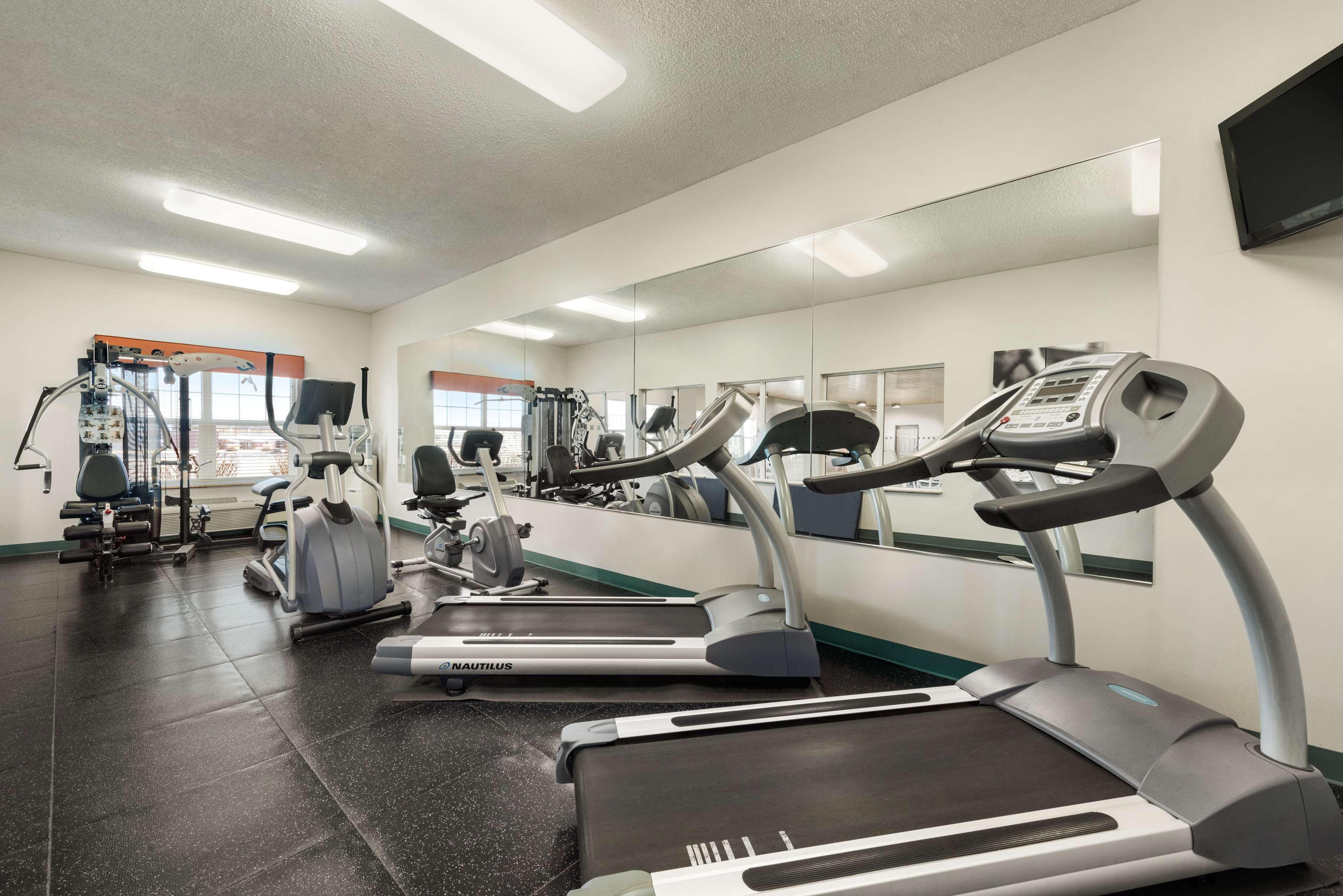 Country Inn & Suites By Radisson, Kansas City At Village West, Ks Bonner Springs Экстерьер фото