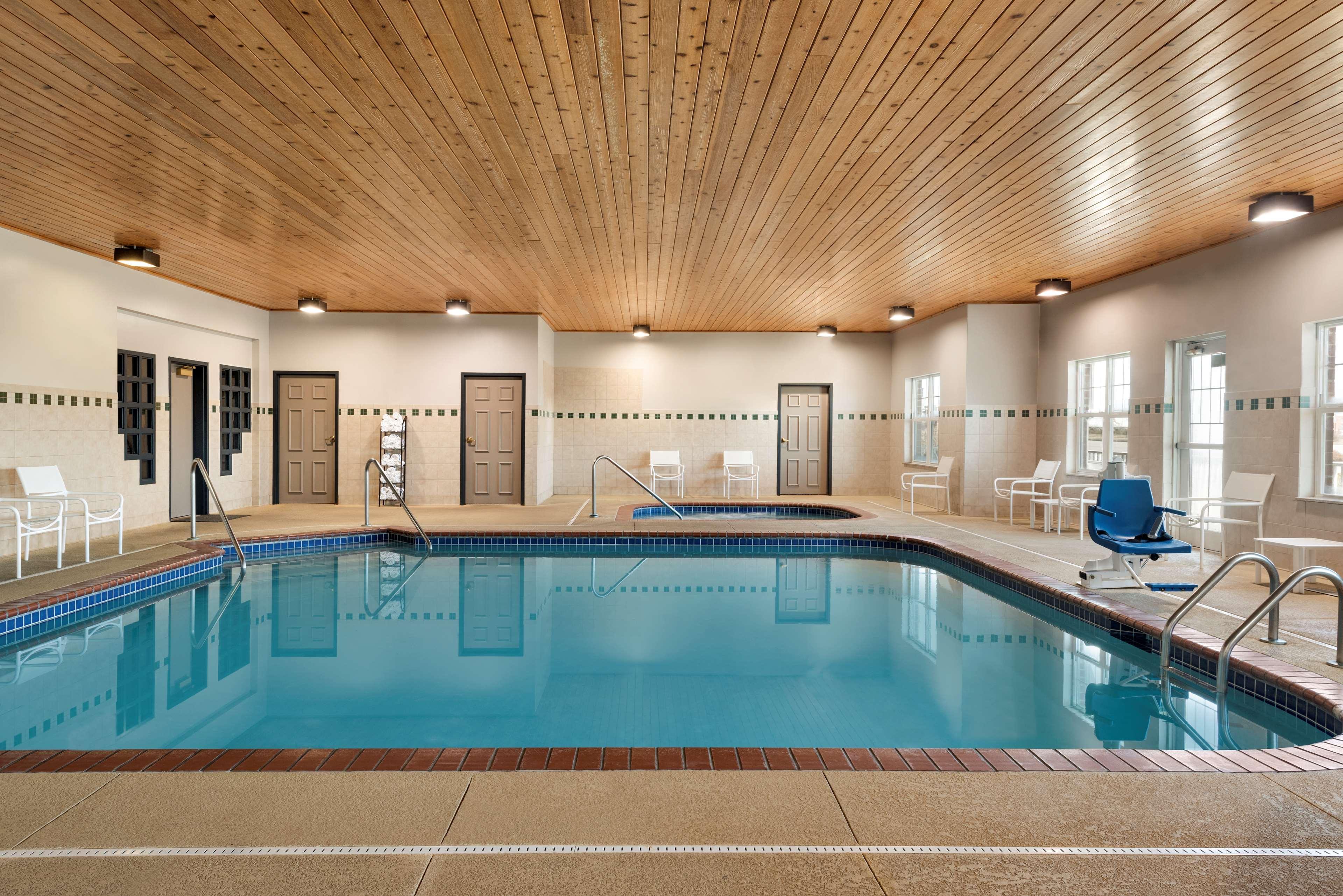 Country Inn & Suites By Radisson, Kansas City At Village West, Ks Bonner Springs Экстерьер фото