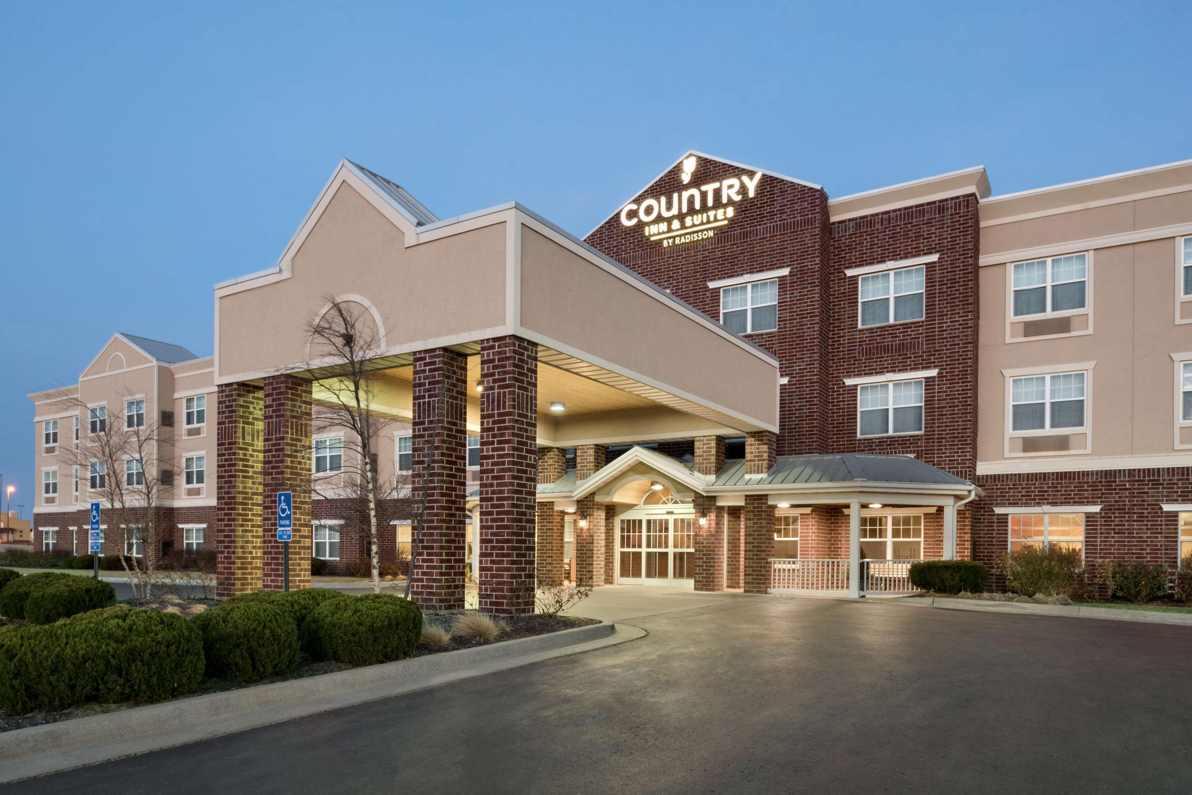 Country Inn & Suites By Radisson, Kansas City At Village West, Ks Bonner Springs Экстерьер фото