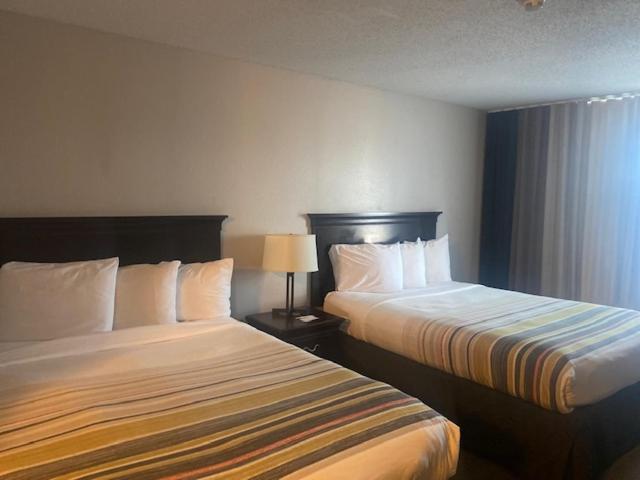 Country Inn & Suites By Radisson, Kansas City At Village West, Ks Bonner Springs Экстерьер фото